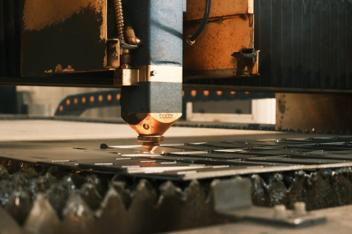 Lamiere stirate e forate – utilizzi nel settore edilizio e industriale